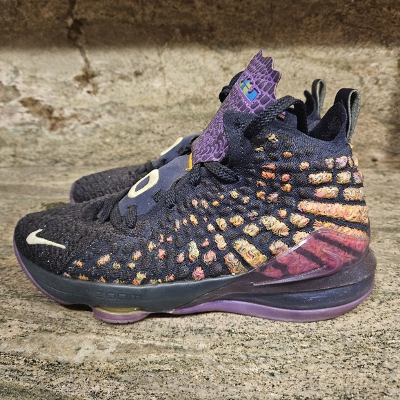 Nike Lebron 17 Monstars Big Kids Grade School Basketball Shoes